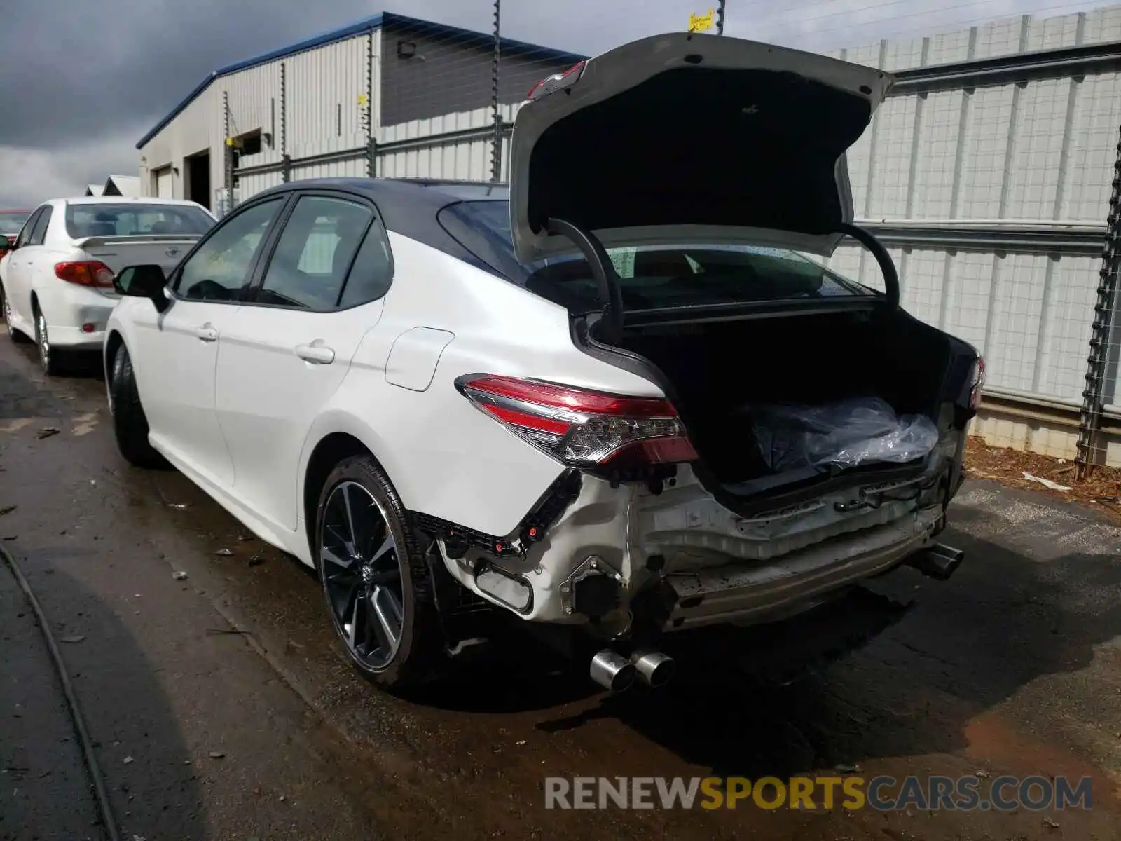 3 Photograph of a damaged car 4T1B61HK0KU182552 TOYOTA CAMRY 2019