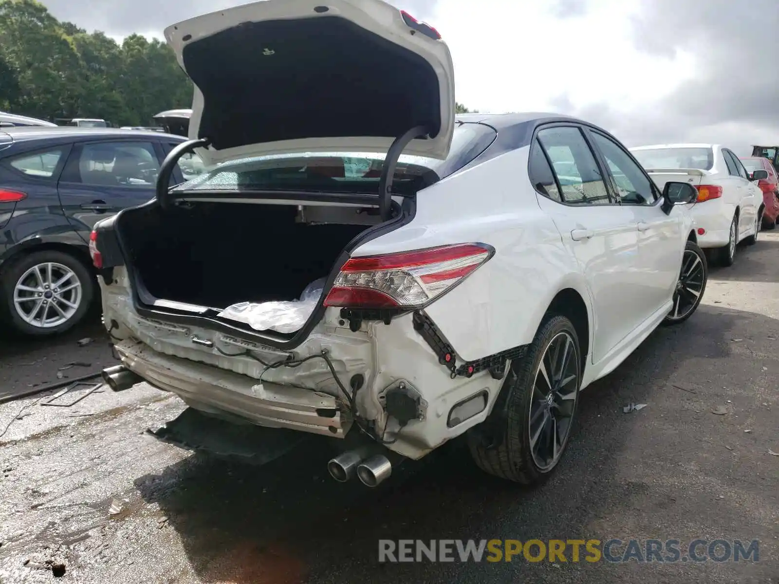 4 Photograph of a damaged car 4T1B61HK0KU182552 TOYOTA CAMRY 2019