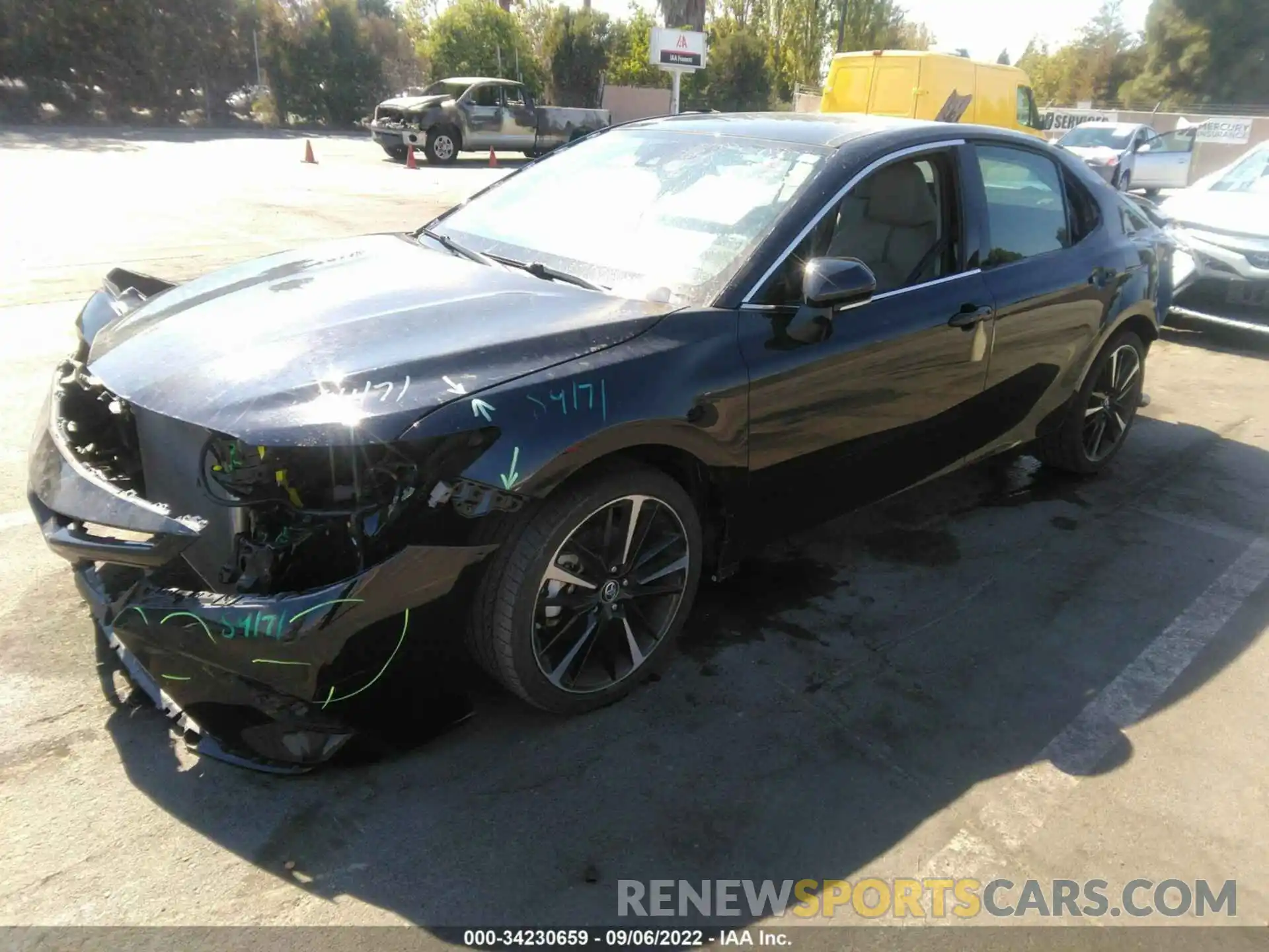 2 Photograph of a damaged car 4T1B61HK0KU190571 TOYOTA CAMRY 2019