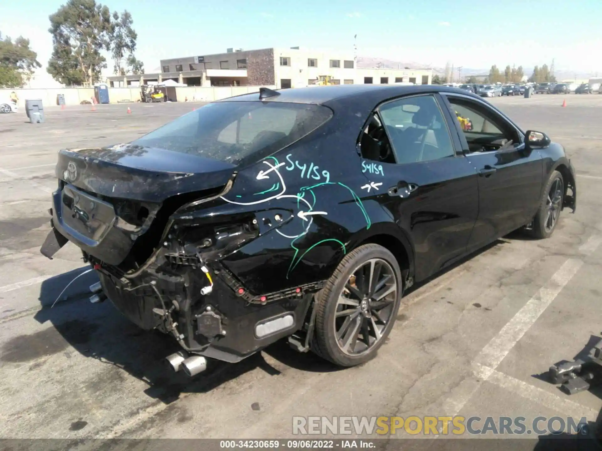 4 Photograph of a damaged car 4T1B61HK0KU190571 TOYOTA CAMRY 2019