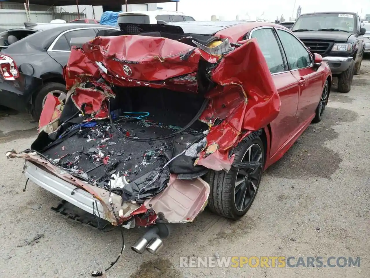 4 Photograph of a damaged car 4T1B61HK0KU191171 TOYOTA CAMRY 2019