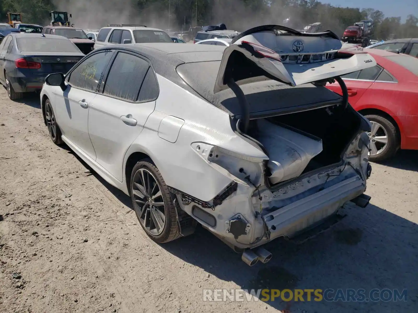 3 Фотография поврежденного автомобиля 4T1B61HK0KU199030 TOYOTA CAMRY 2019