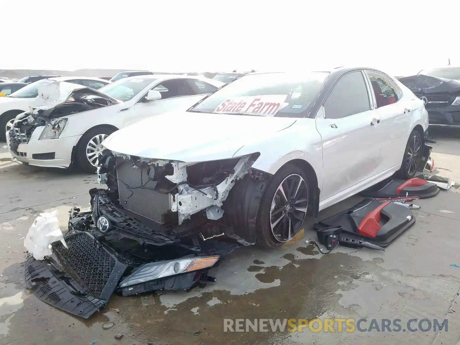 2 Photograph of a damaged car 4T1B61HK0KU204369 TOYOTA CAMRY 2019