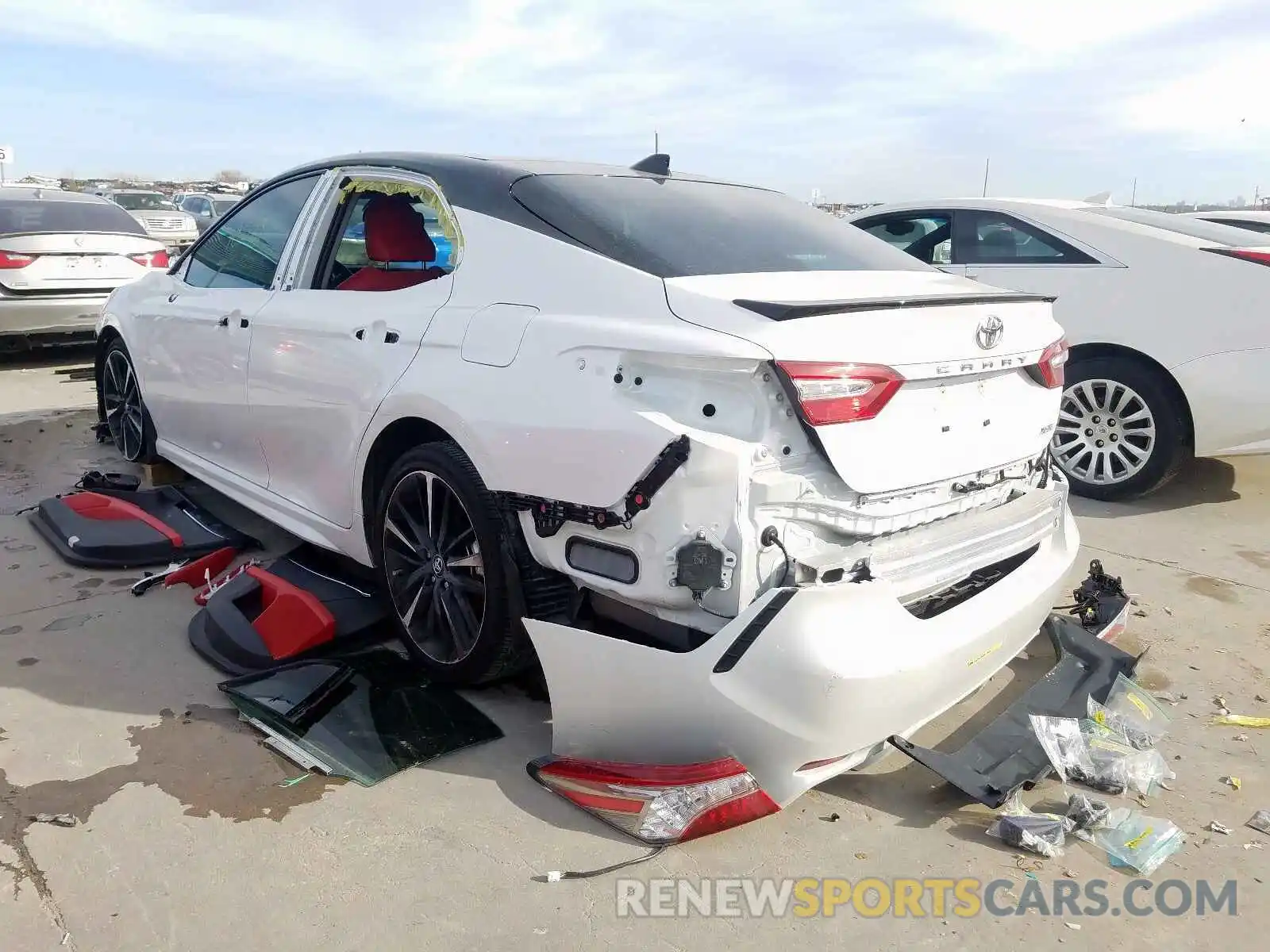 3 Photograph of a damaged car 4T1B61HK0KU204369 TOYOTA CAMRY 2019