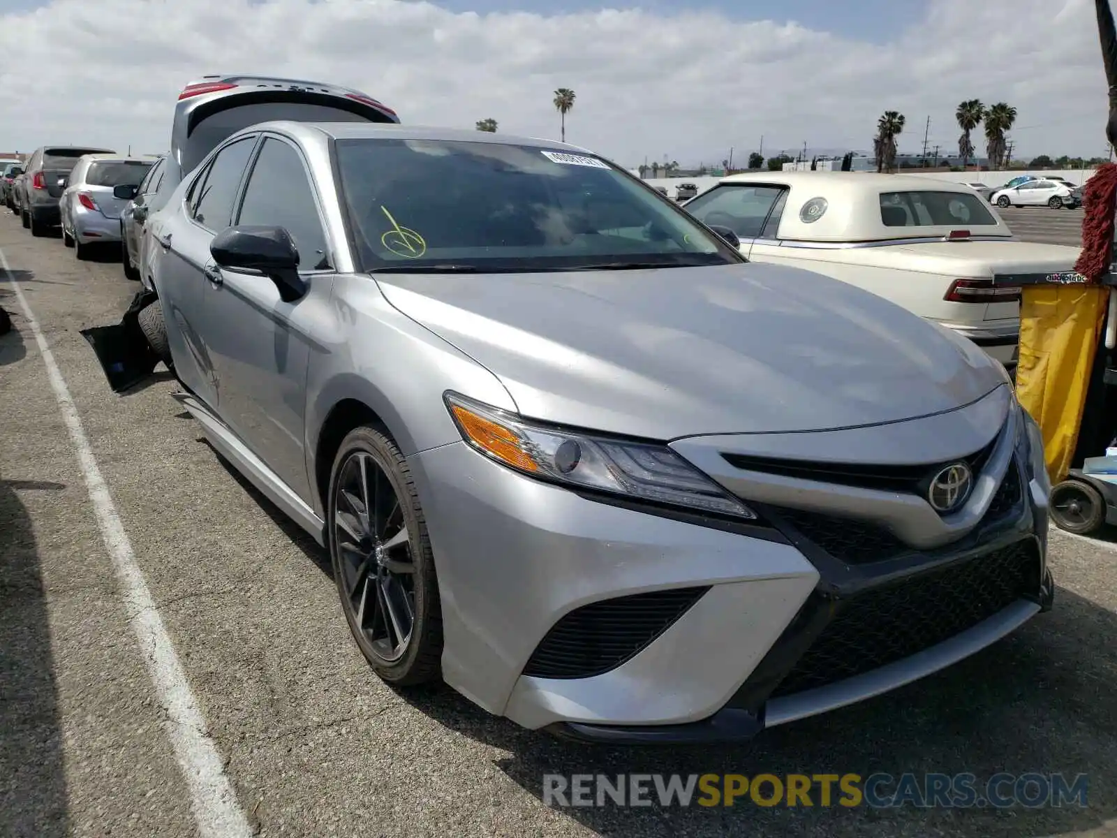 1 Photograph of a damaged car 4T1B61HK0KU206672 TOYOTA CAMRY 2019