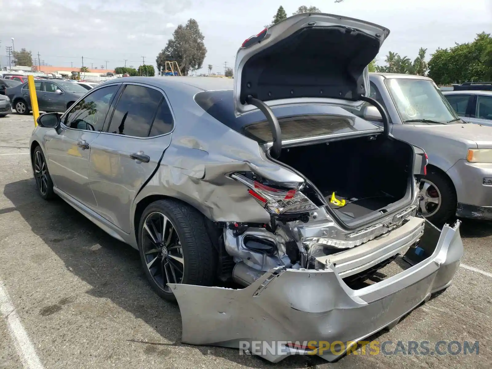 3 Photograph of a damaged car 4T1B61HK0KU206672 TOYOTA CAMRY 2019