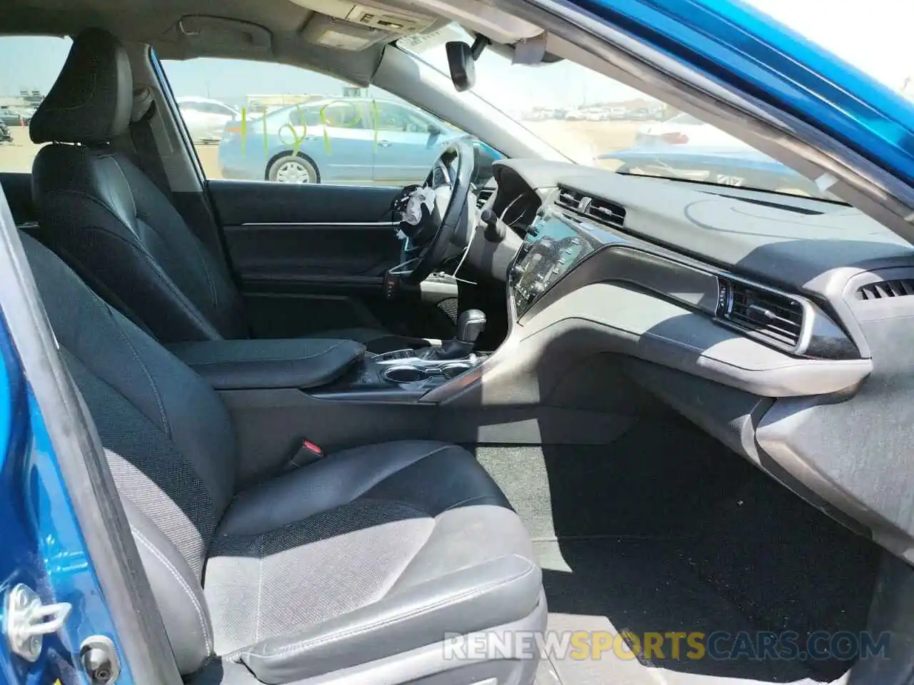 5 Photograph of a damaged car 4T1B61HK0KU207529 TOYOTA CAMRY 2019