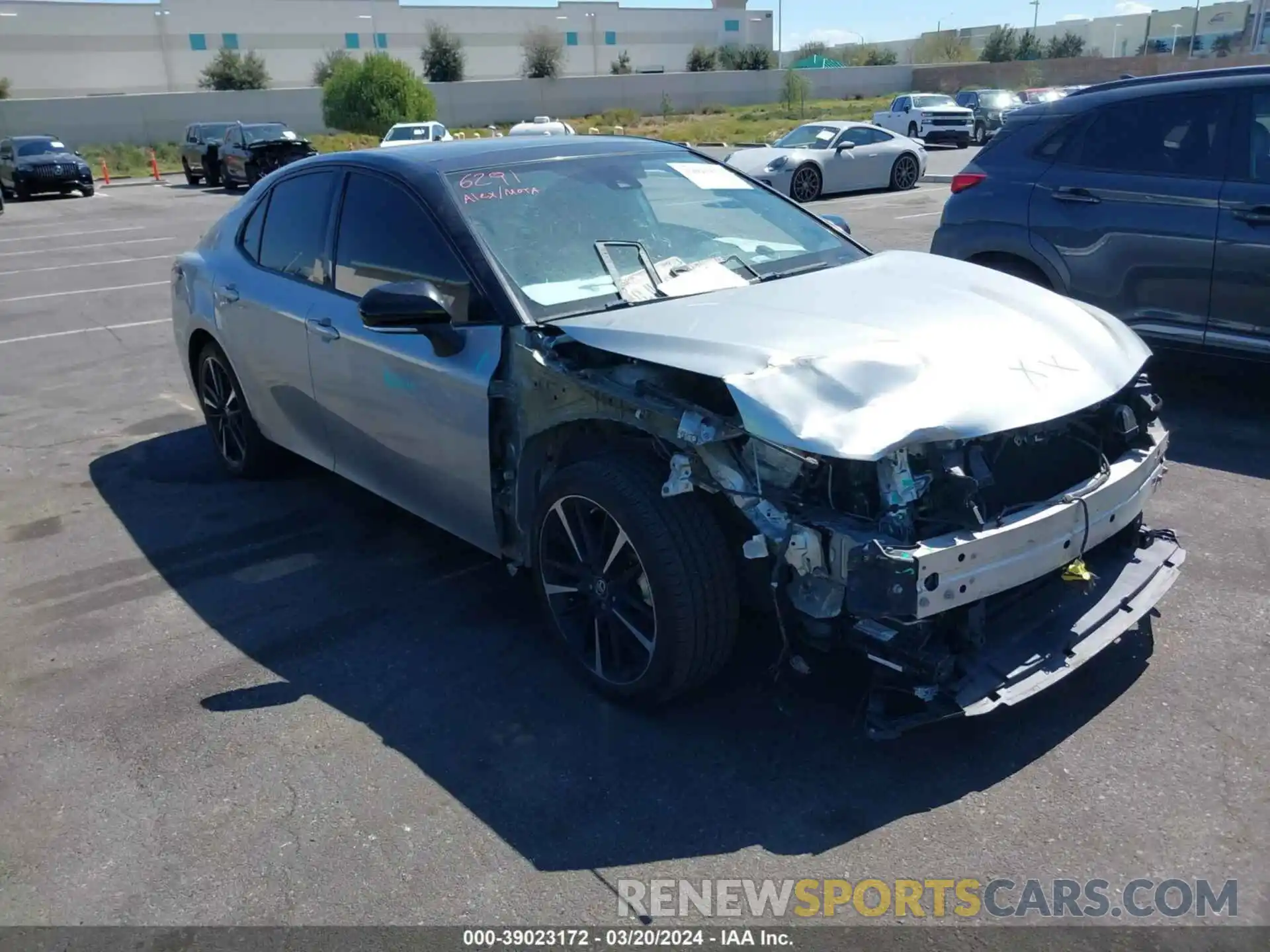 1 Photograph of a damaged car 4T1B61HK0KU207725 TOYOTA CAMRY 2019