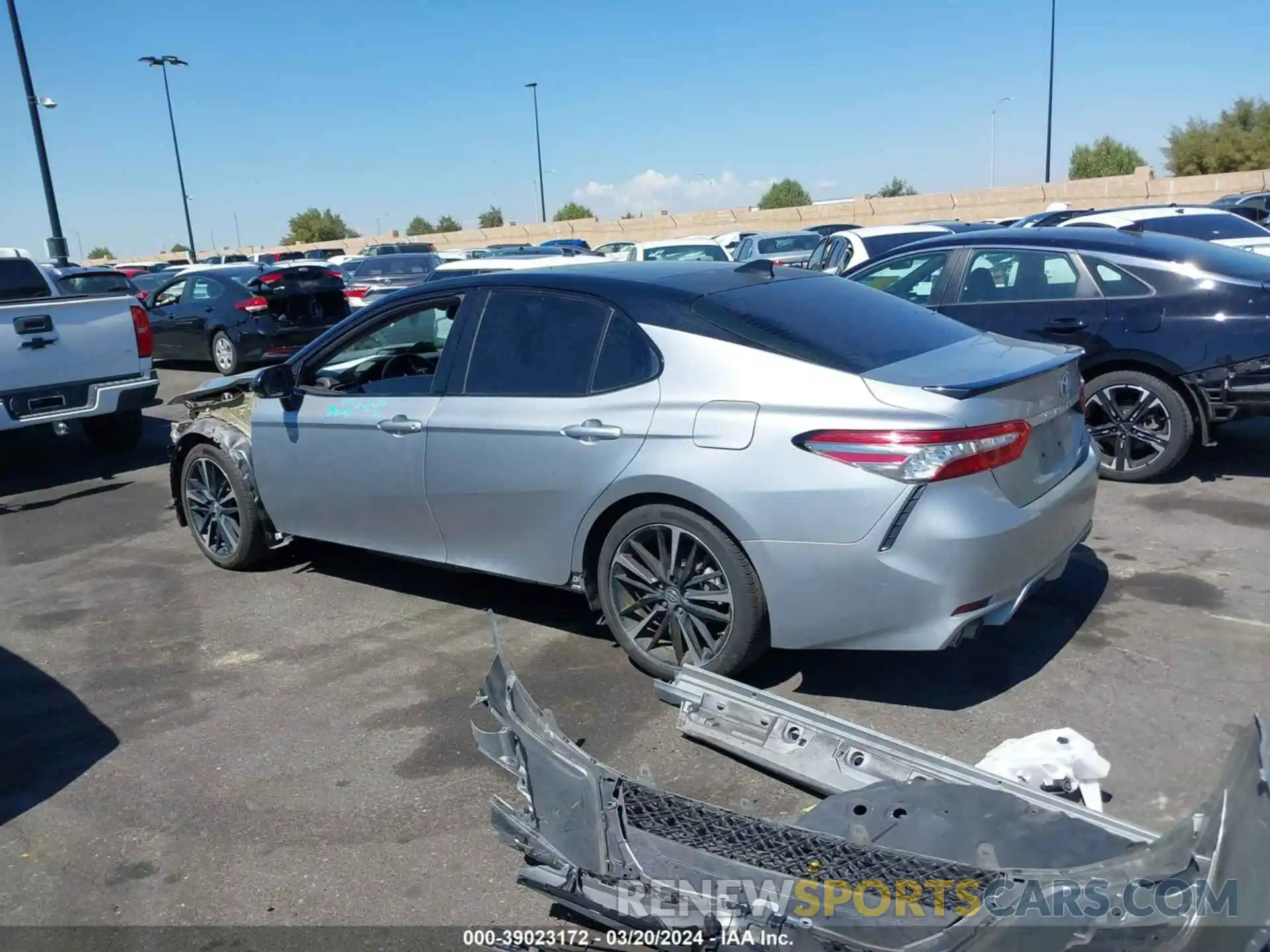 15 Photograph of a damaged car 4T1B61HK0KU207725 TOYOTA CAMRY 2019