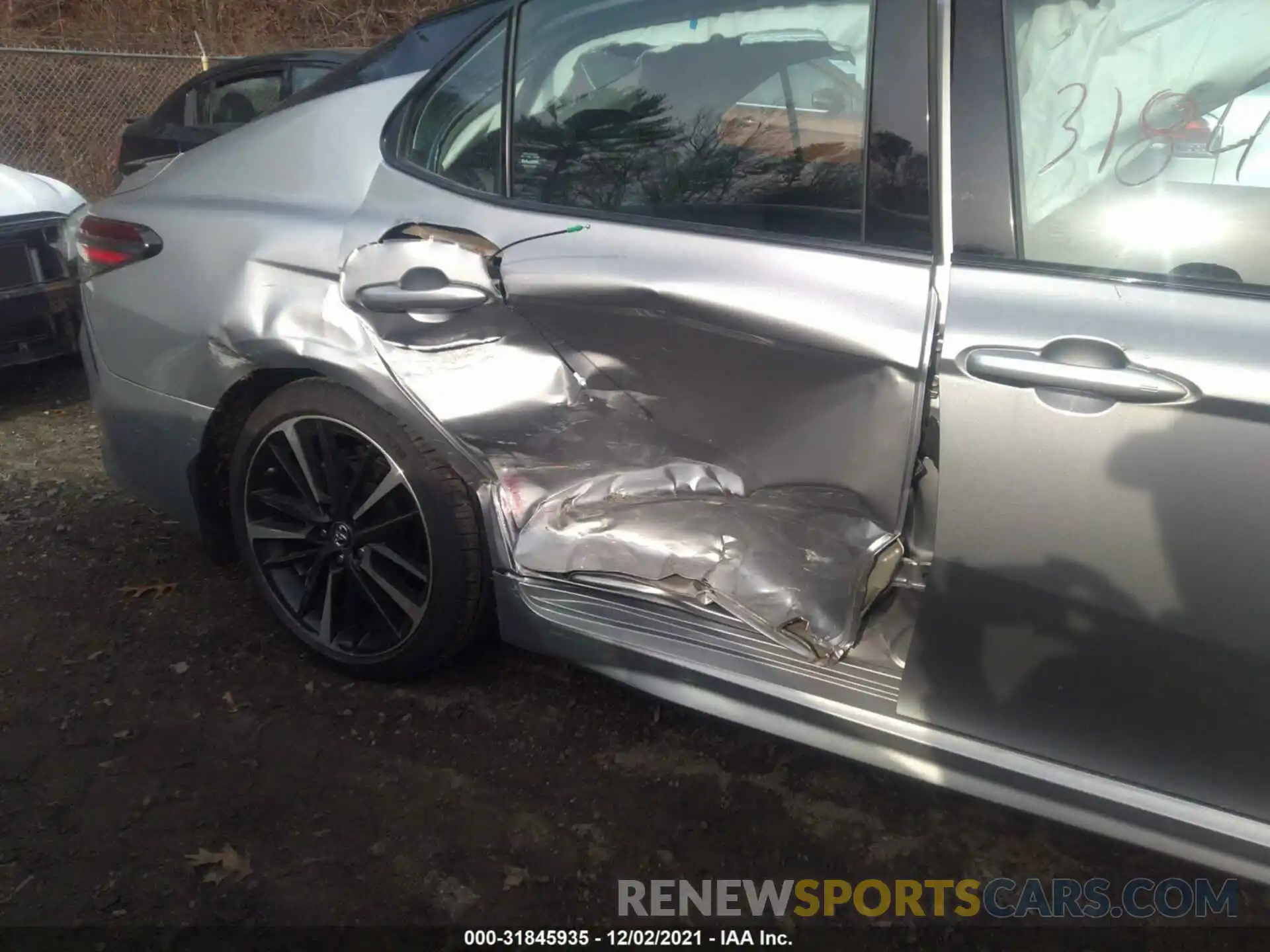 6 Photograph of a damaged car 4T1B61HK0KU223178 TOYOTA CAMRY 2019