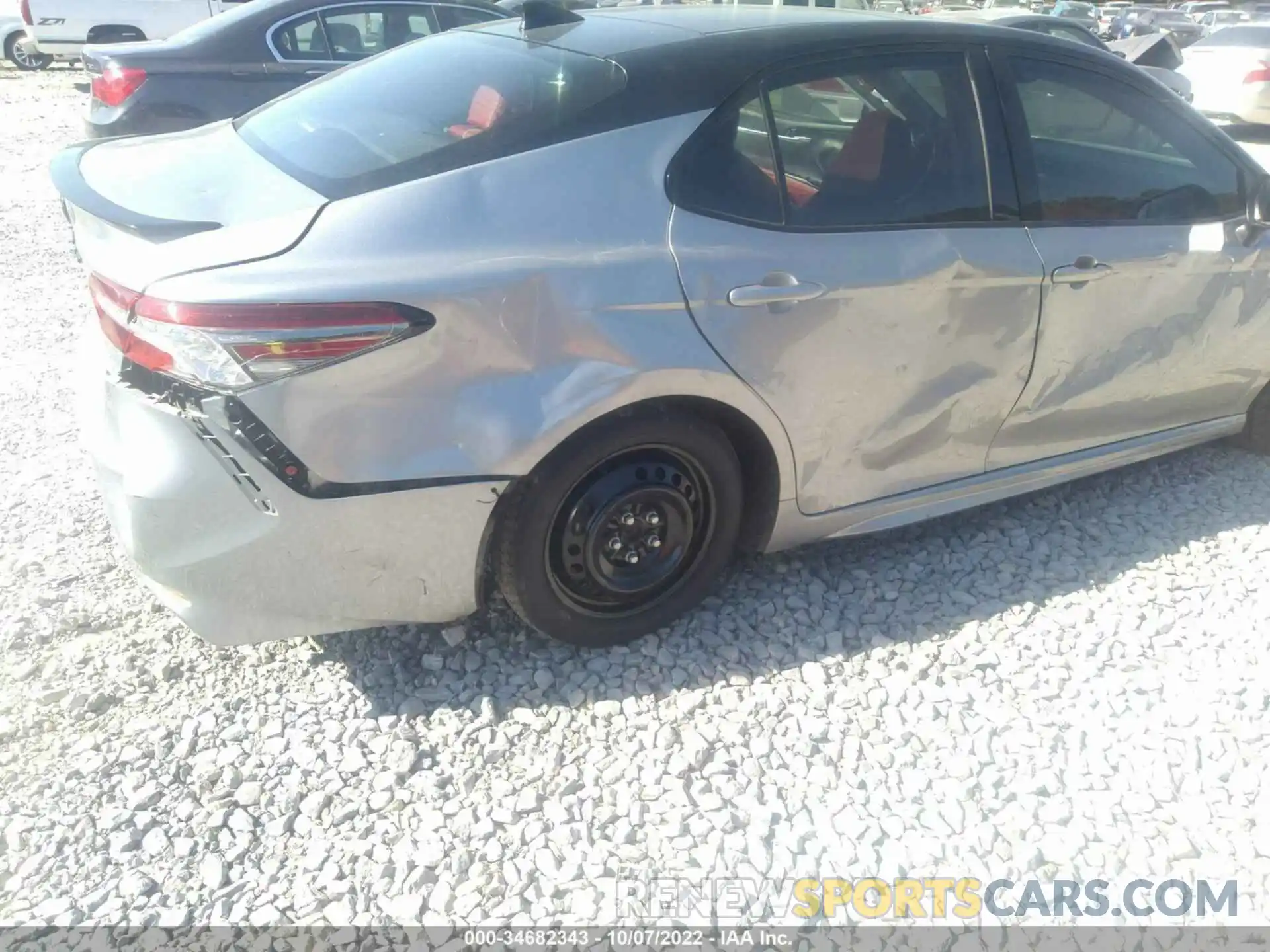 6 Photograph of a damaged car 4T1B61HK0KU242975 TOYOTA CAMRY 2019