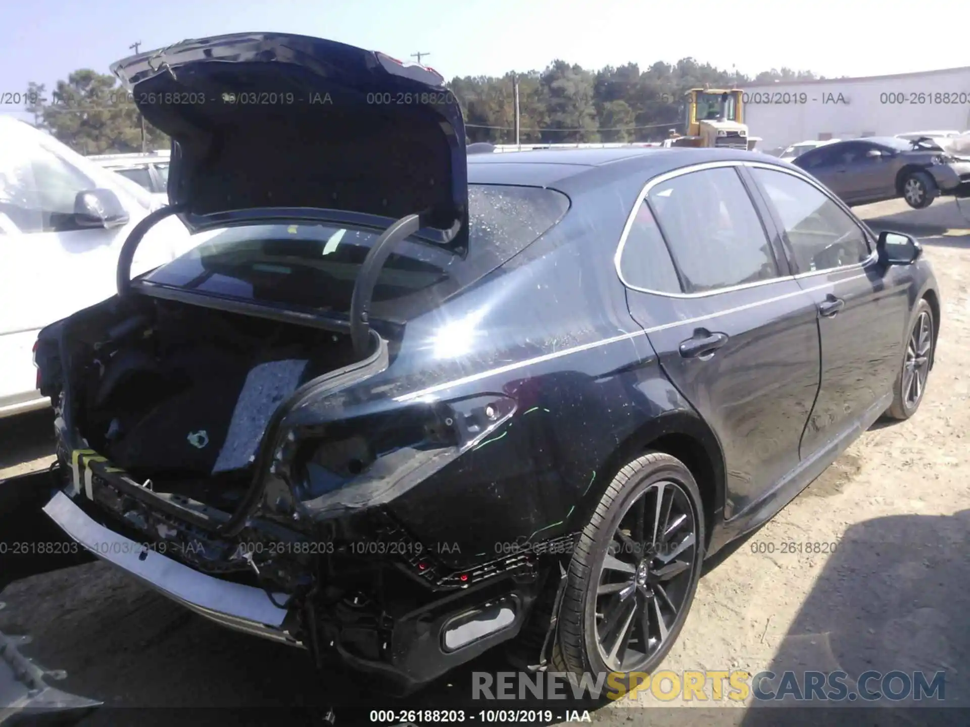 4 Photograph of a damaged car 4T1B61HK0KU254060 TOYOTA CAMRY 2019