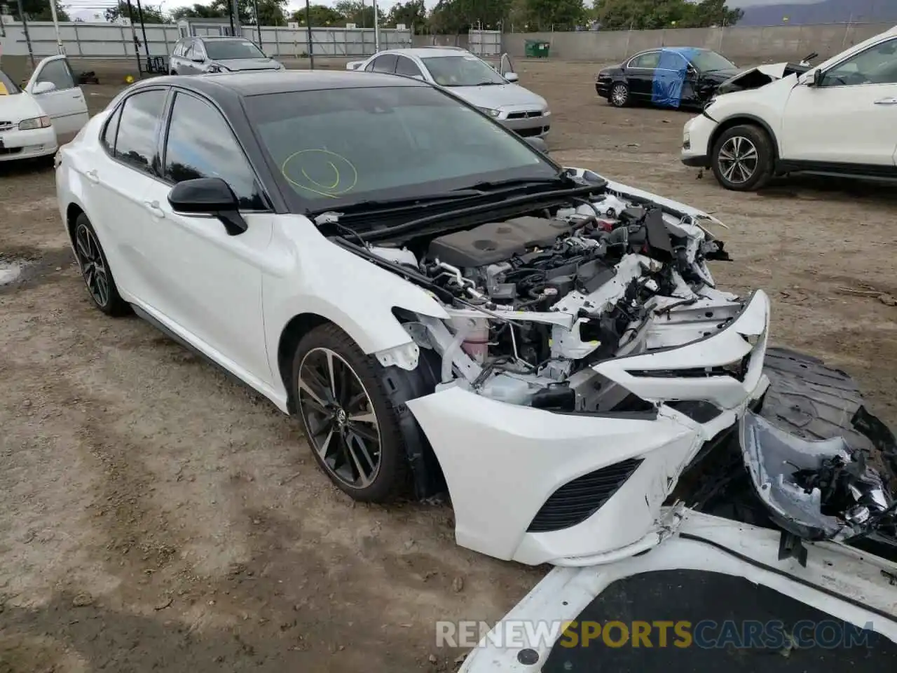 1 Photograph of a damaged car 4T1B61HK0KU260845 TOYOTA CAMRY 2019