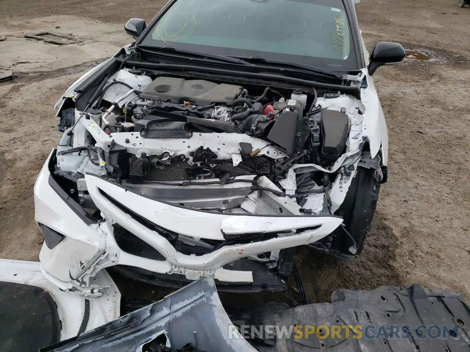 9 Photograph of a damaged car 4T1B61HK0KU260845 TOYOTA CAMRY 2019