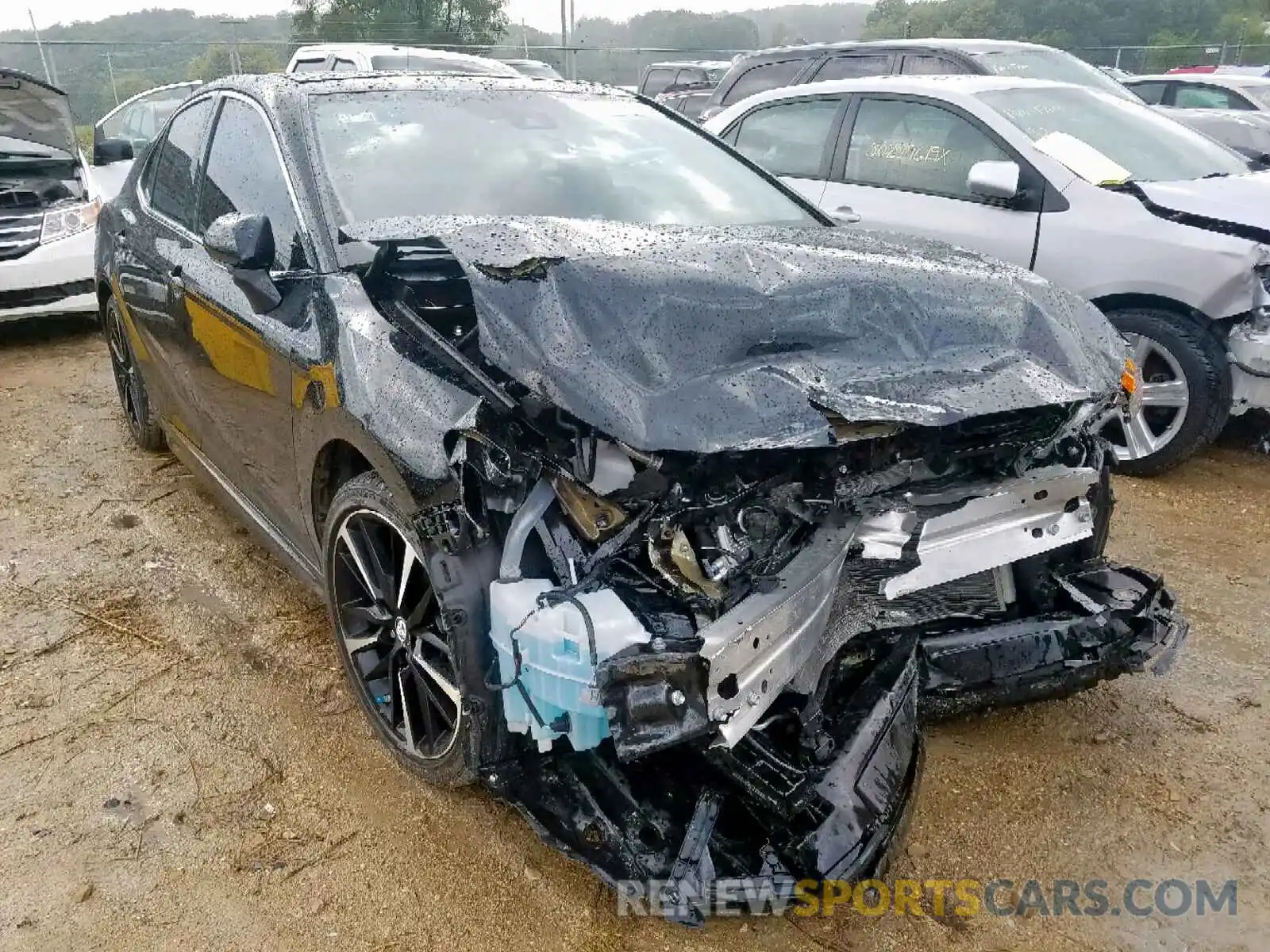 1 Photograph of a damaged car 4T1B61HK0KU266810 TOYOTA CAMRY 2019