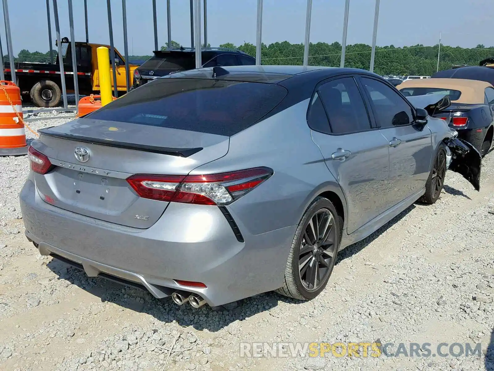 4 Photograph of a damaged car 4T1B61HK0KU272056 TOYOTA CAMRY 2019