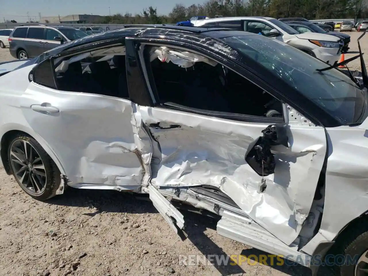 9 Photograph of a damaged car 4T1B61HK0KU291819 TOYOTA CAMRY 2019