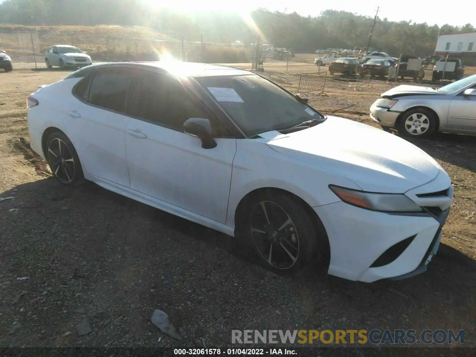 1 Photograph of a damaged car 4T1B61HK0KU292632 TOYOTA CAMRY 2019