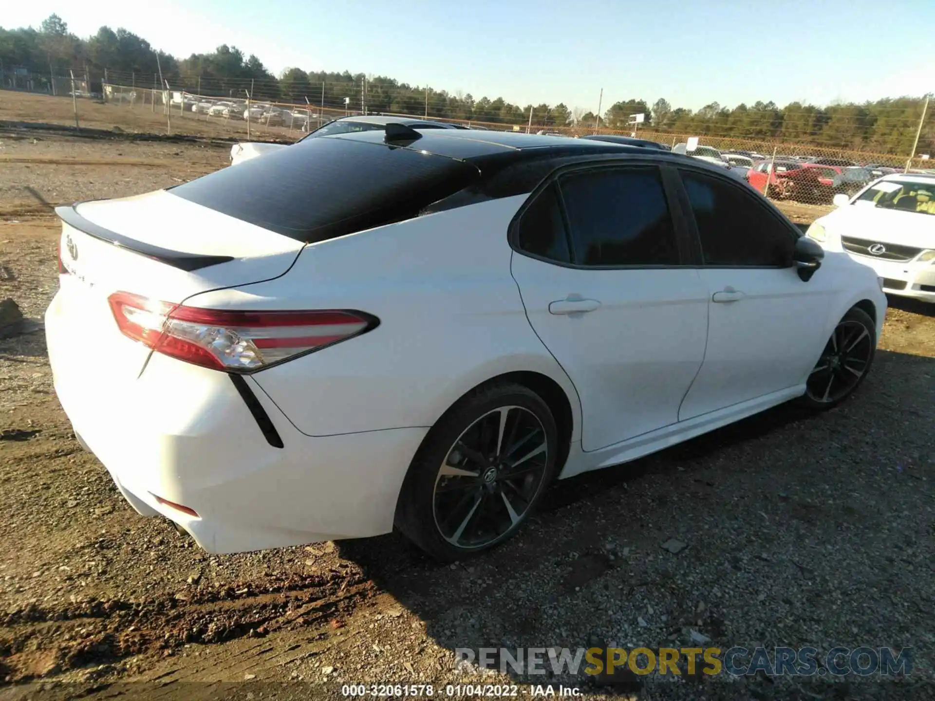 4 Photograph of a damaged car 4T1B61HK0KU292632 TOYOTA CAMRY 2019