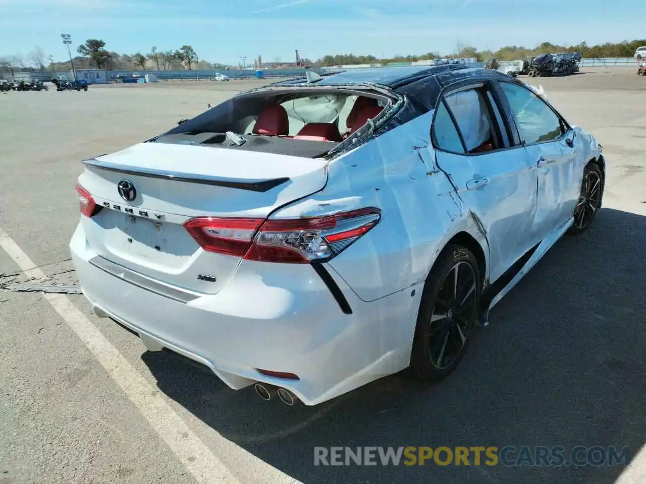 4 Photograph of a damaged car 4T1B61HK0KU292856 TOYOTA CAMRY 2019