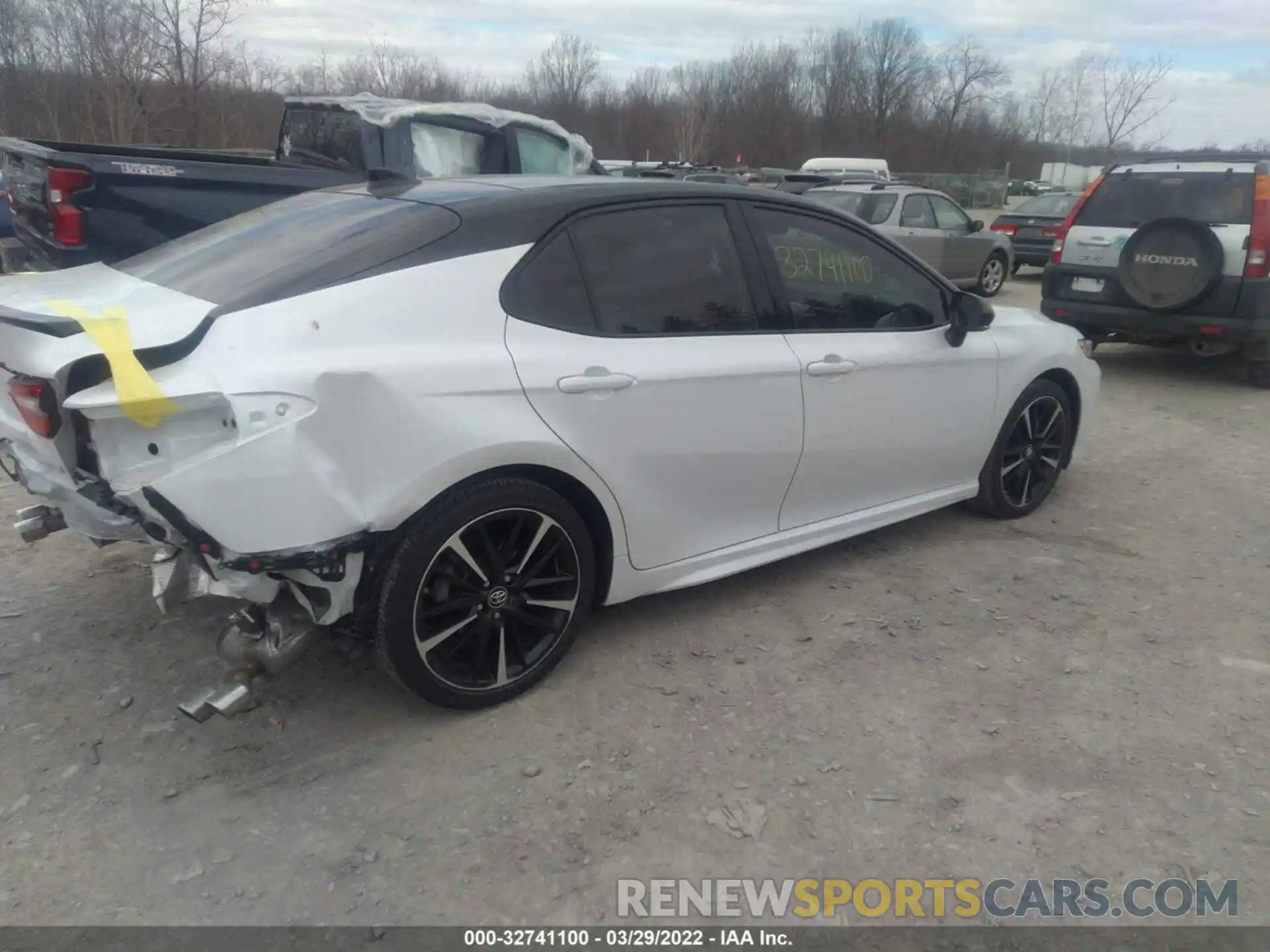 4 Photograph of a damaged car 4T1B61HK0KU298527 TOYOTA CAMRY 2019