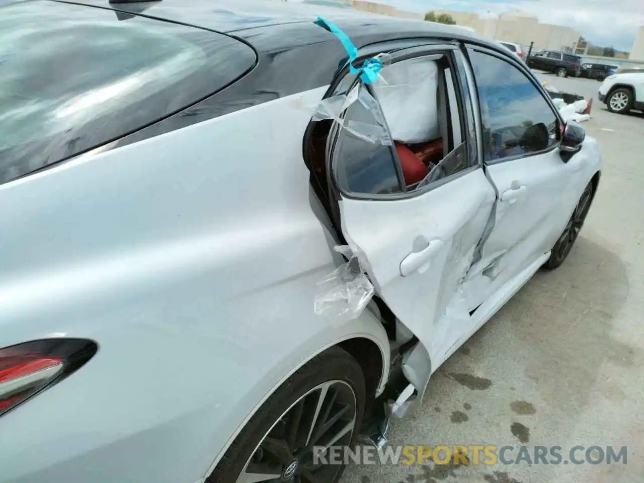 9 Photograph of a damaged car 4T1B61HK0KU299323 TOYOTA CAMRY 2019