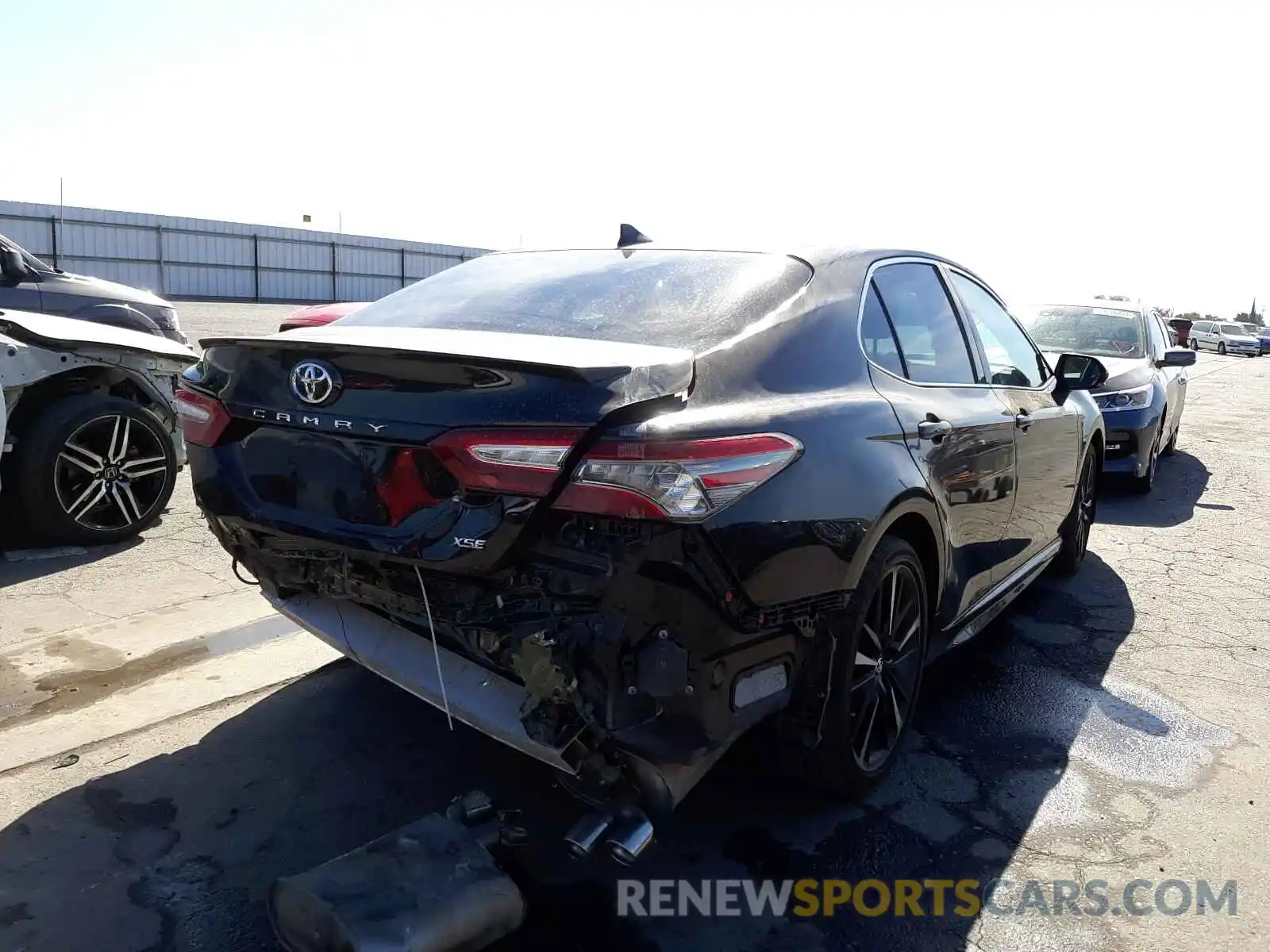 4 Photograph of a damaged car 4T1B61HK0KU300504 TOYOTA CAMRY 2019