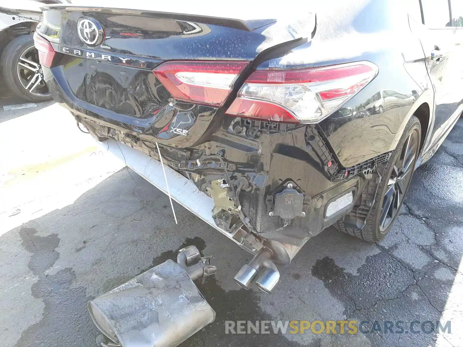 9 Photograph of a damaged car 4T1B61HK0KU300504 TOYOTA CAMRY 2019