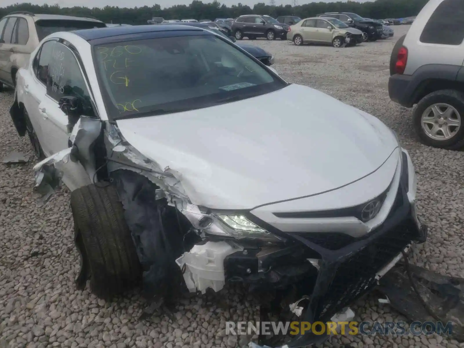 1 Photograph of a damaged car 4T1B61HK0KU681951 TOYOTA CAMRY 2019