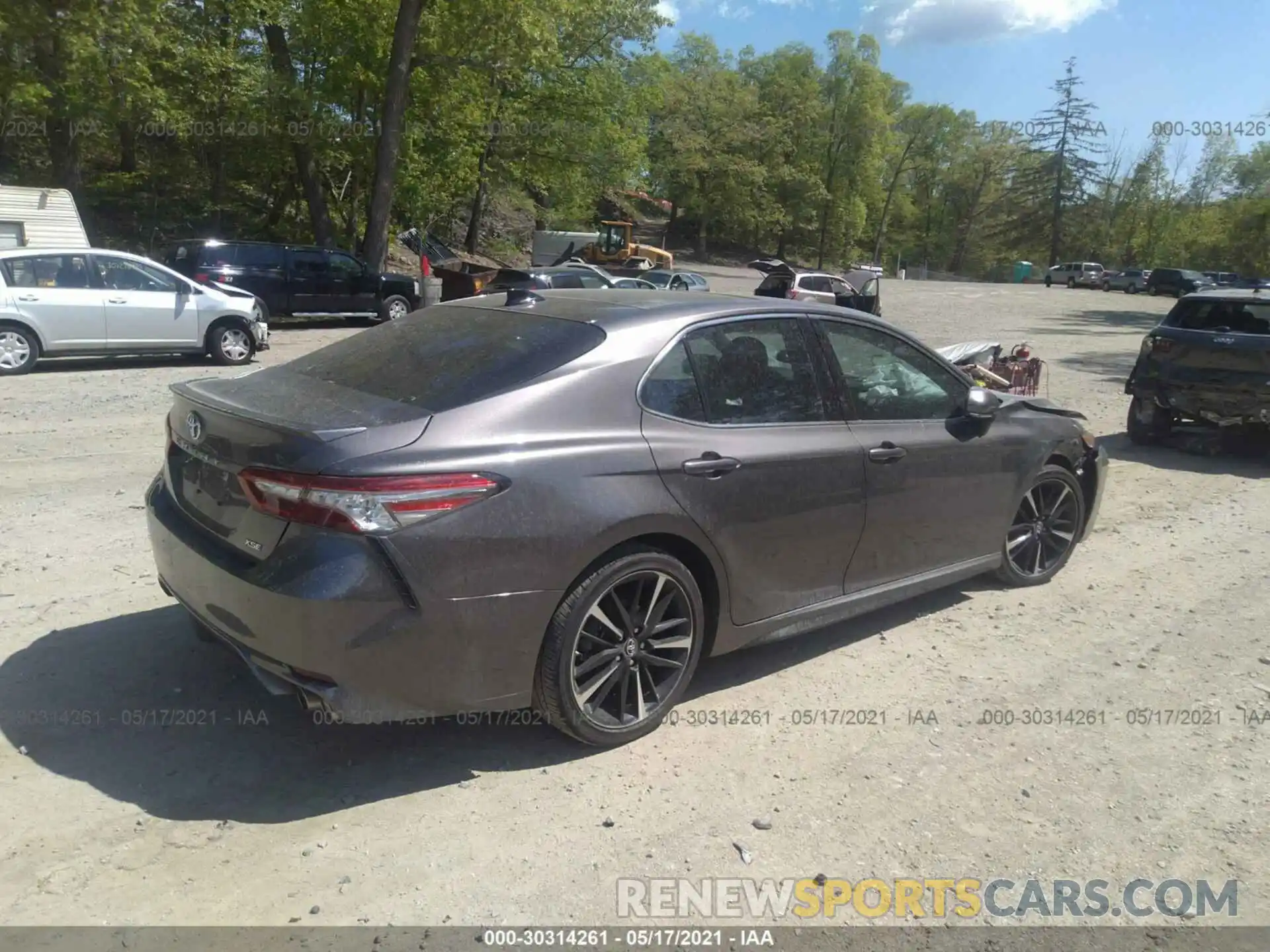 4 Photograph of a damaged car 4T1B61HK0KU697017 TOYOTA CAMRY 2019