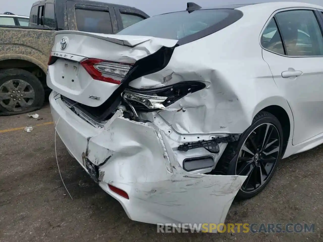 9 Photograph of a damaged car 4T1B61HK0KU699446 TOYOTA CAMRY 2019