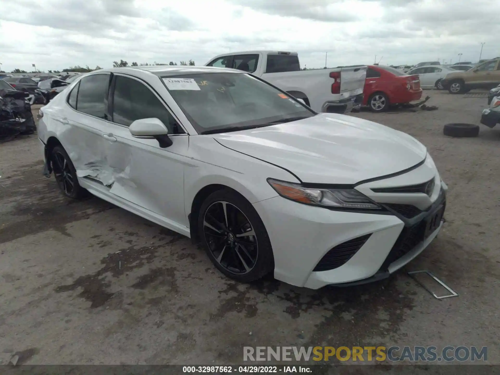 1 Photograph of a damaged car 4T1B61HK0KU700711 TOYOTA CAMRY 2019