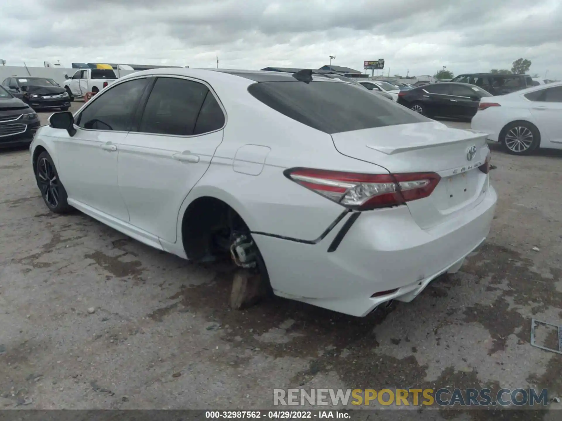 3 Фотография поврежденного автомобиля 4T1B61HK0KU700711 TOYOTA CAMRY 2019