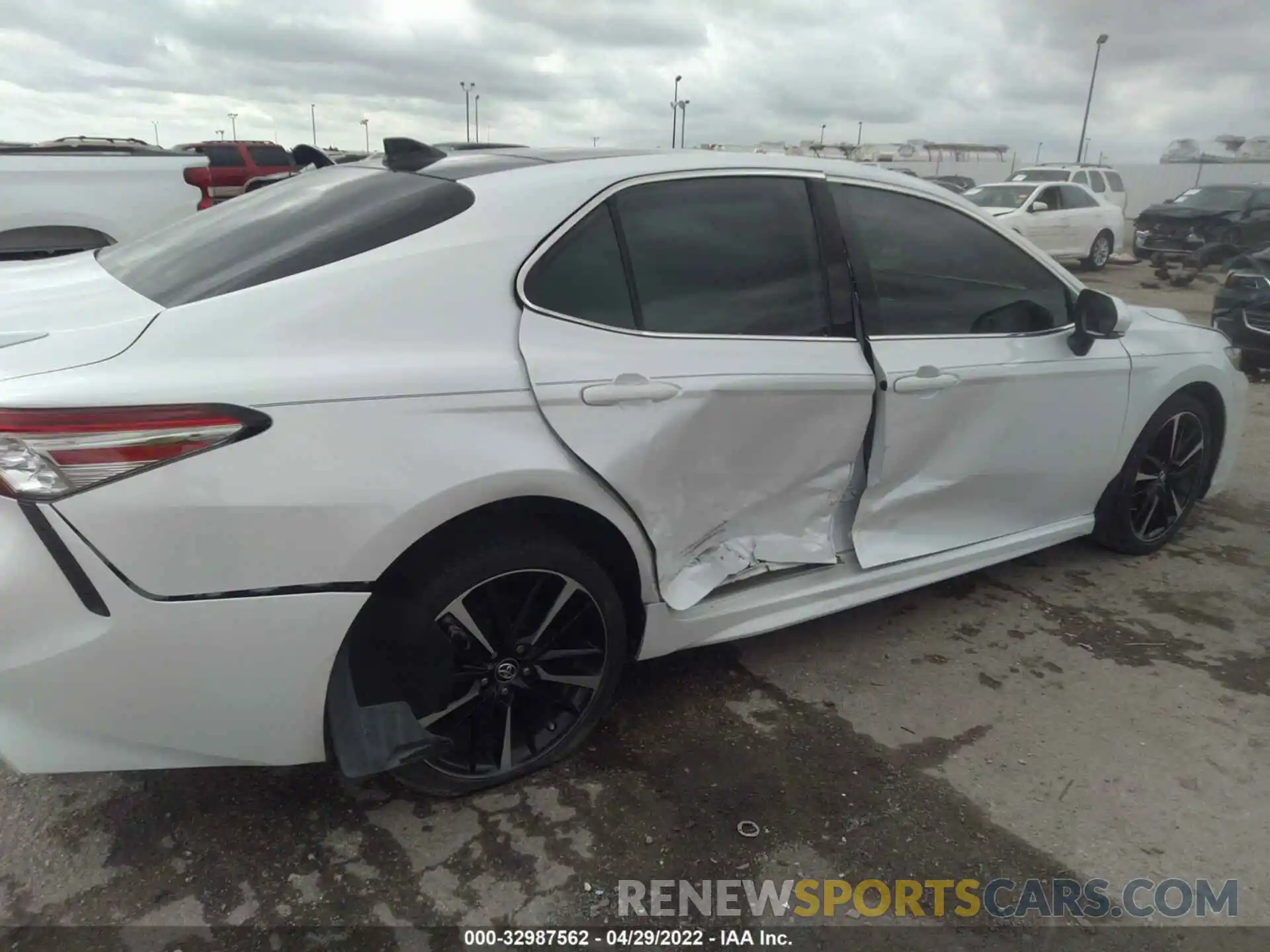 6 Photograph of a damaged car 4T1B61HK0KU700711 TOYOTA CAMRY 2019