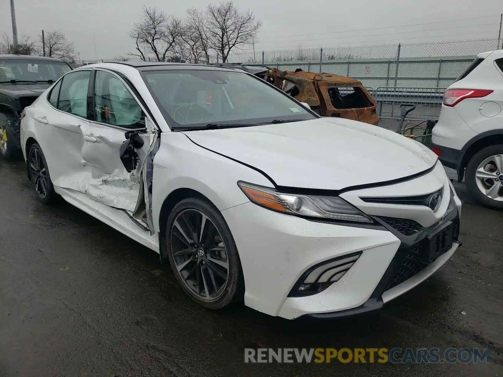 1 Photograph of a damaged car 4T1B61HK0KU701762 TOYOTA CAMRY 2019