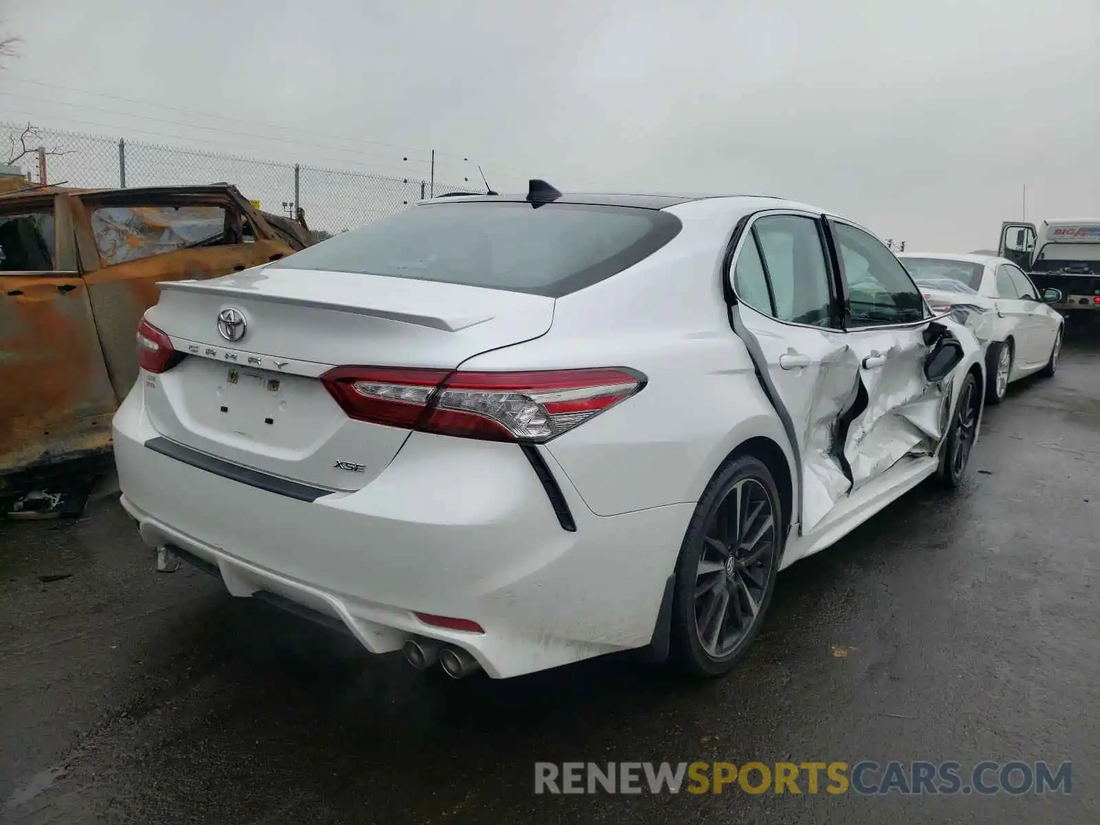 4 Photograph of a damaged car 4T1B61HK0KU701762 TOYOTA CAMRY 2019