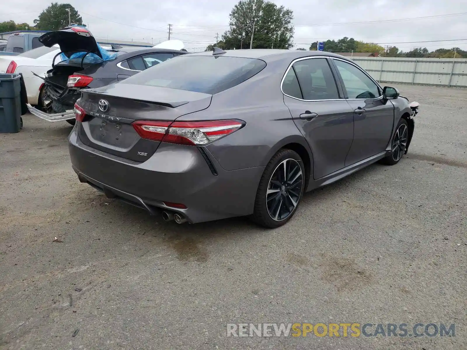 4 Photograph of a damaged car 4T1B61HK0KU702409 TOYOTA CAMRY 2019