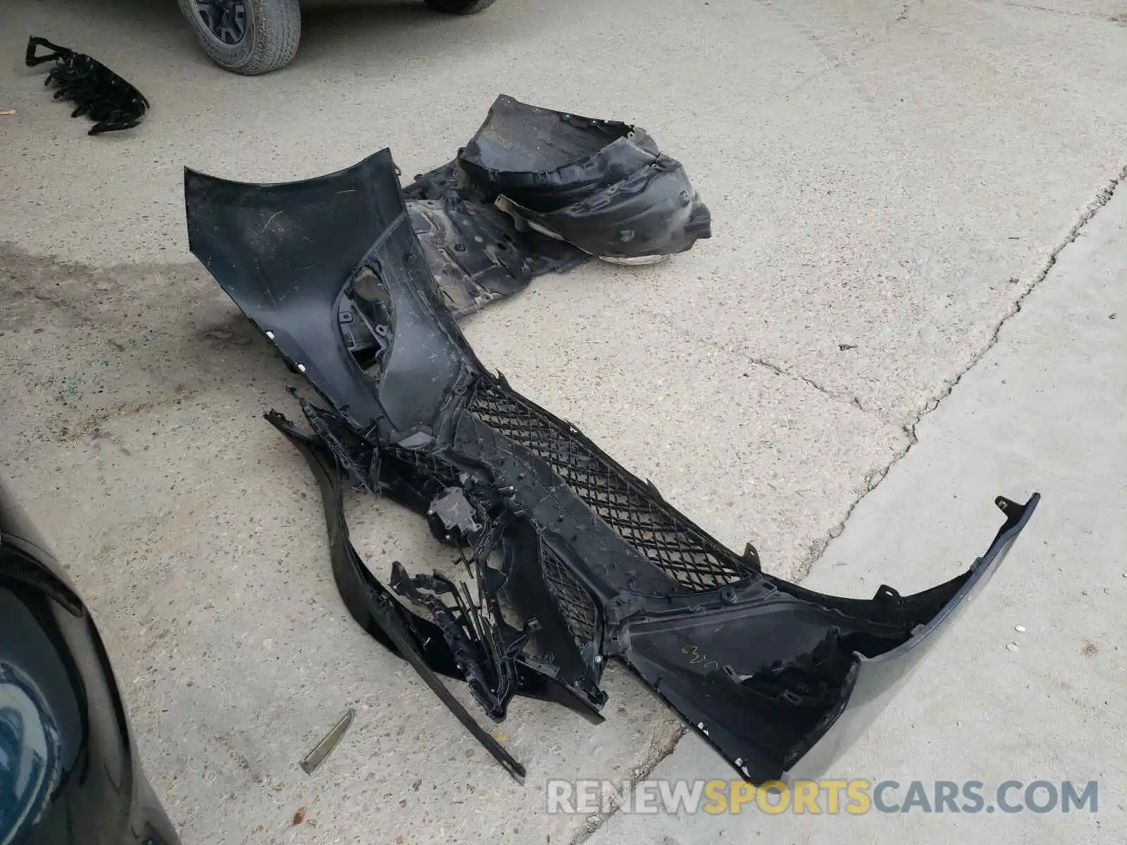 9 Photograph of a damaged car 4T1B61HK0KU703382 TOYOTA CAMRY 2019