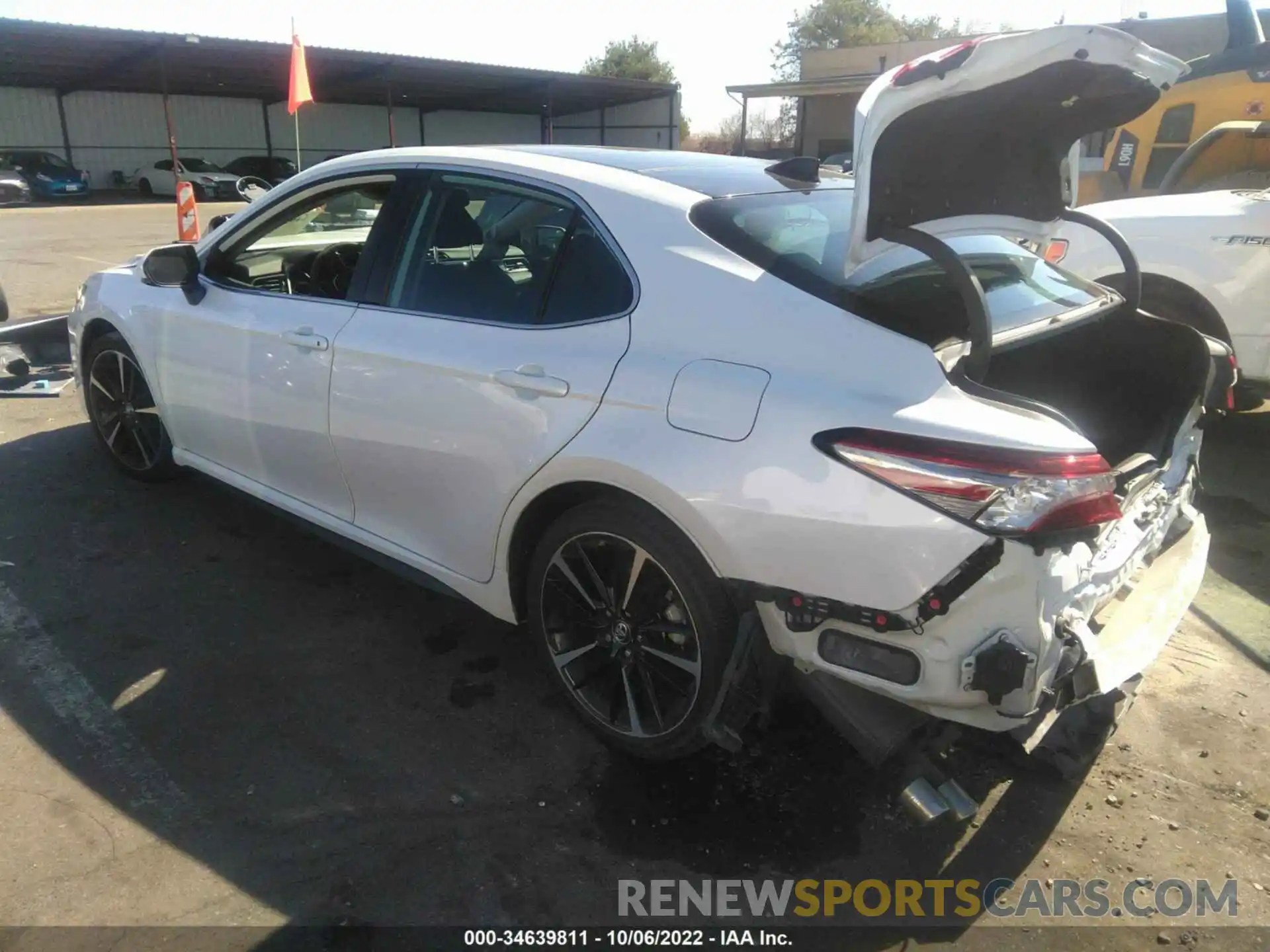 3 Photograph of a damaged car 4T1B61HK0KU710316 TOYOTA CAMRY 2019