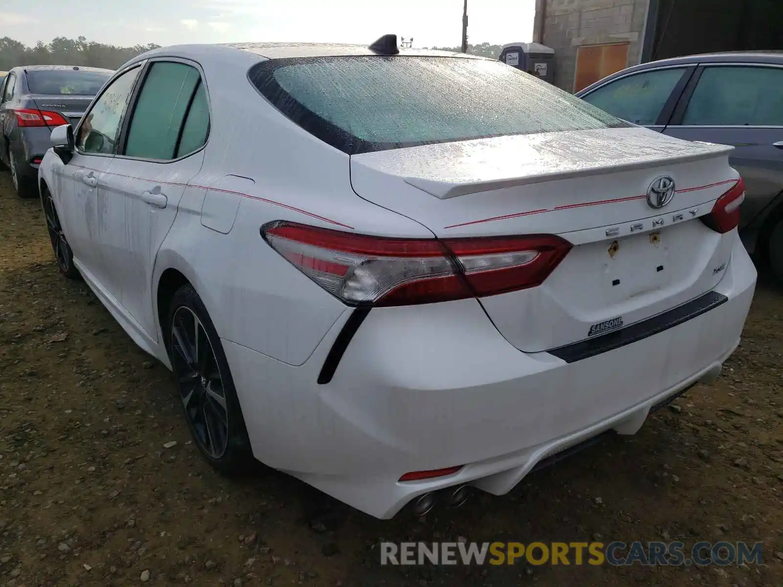 3 Photograph of a damaged car 4T1B61HK0KU710946 TOYOTA CAMRY 2019