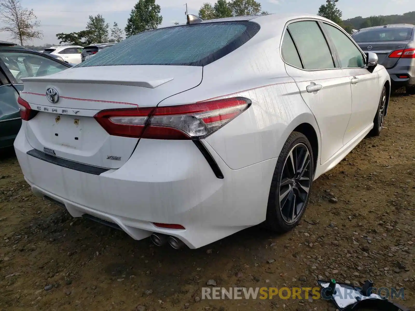 4 Photograph of a damaged car 4T1B61HK0KU710946 TOYOTA CAMRY 2019