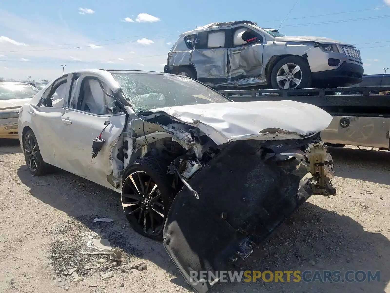 1 Photograph of a damaged car 4T1B61HK0KU737984 TOYOTA CAMRY 2019