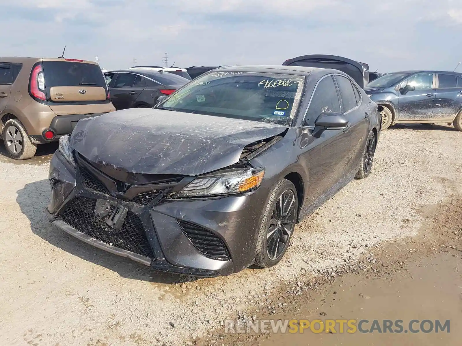 2 Photograph of a damaged car 4T1B61HK0KU740626 TOYOTA CAMRY 2019