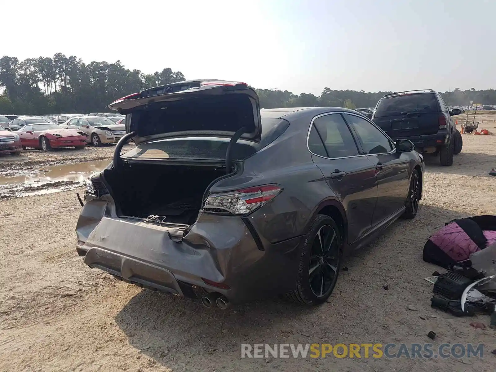 4 Photograph of a damaged car 4T1B61HK0KU740626 TOYOTA CAMRY 2019