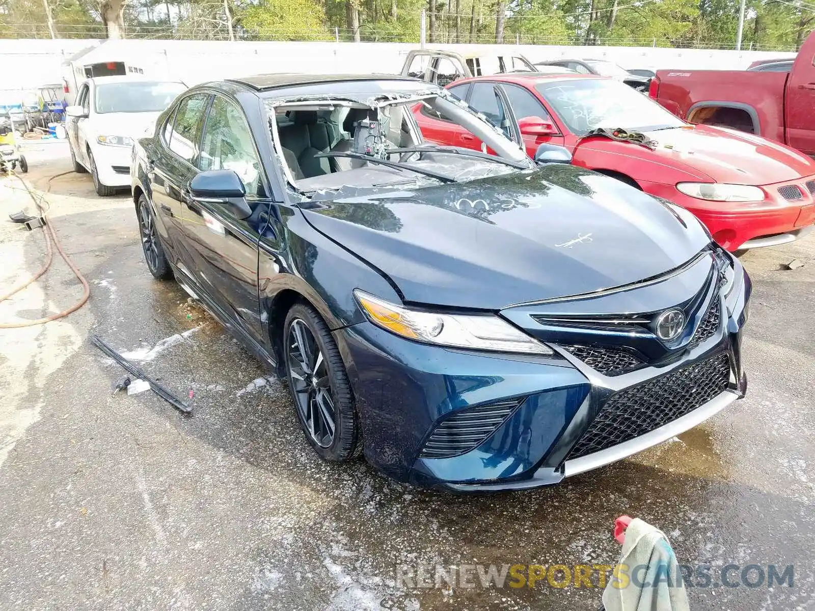 1 Photograph of a damaged car 4T1B61HK0KU744160 TOYOTA CAMRY 2019