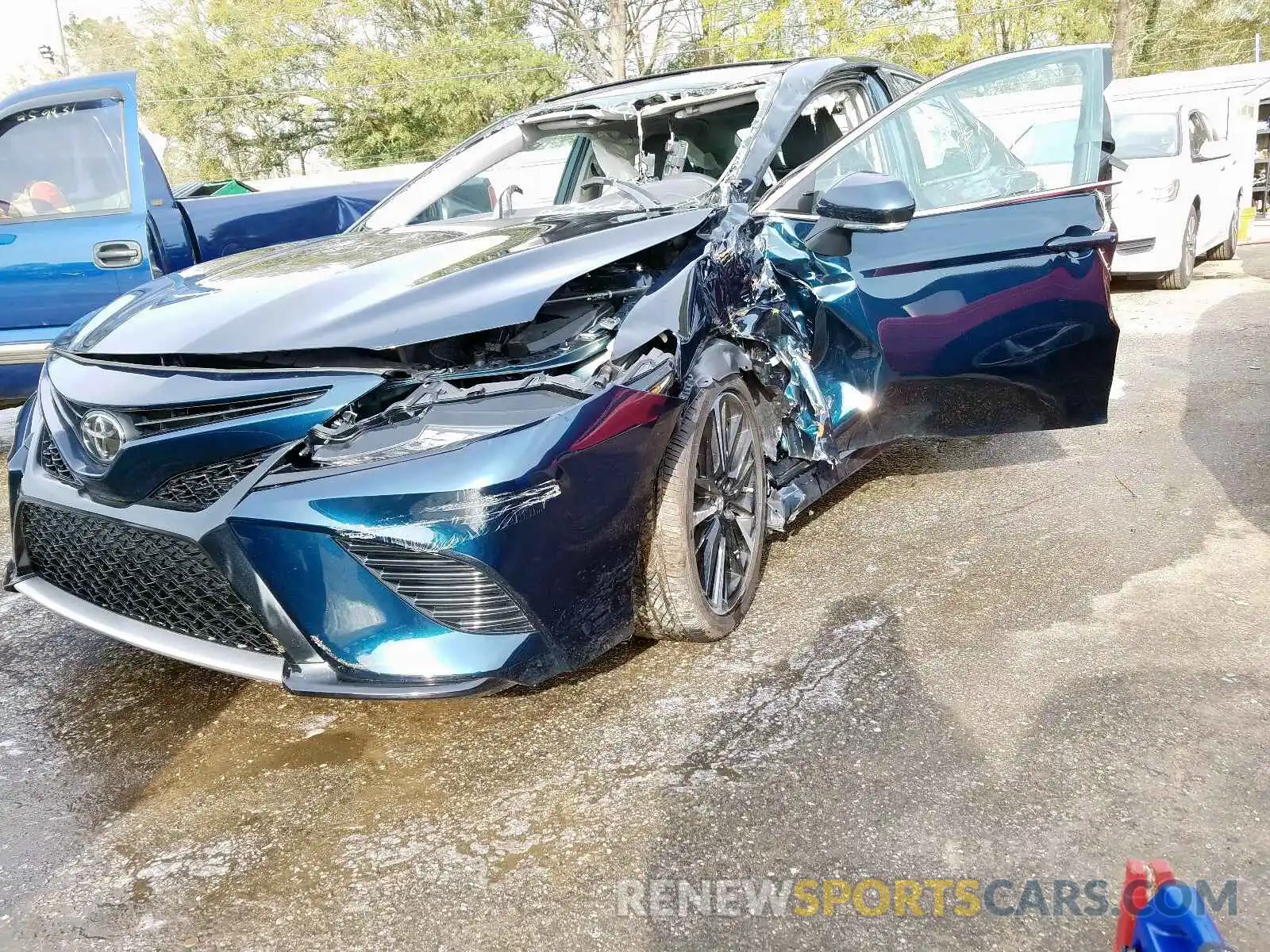 2 Photograph of a damaged car 4T1B61HK0KU744160 TOYOTA CAMRY 2019