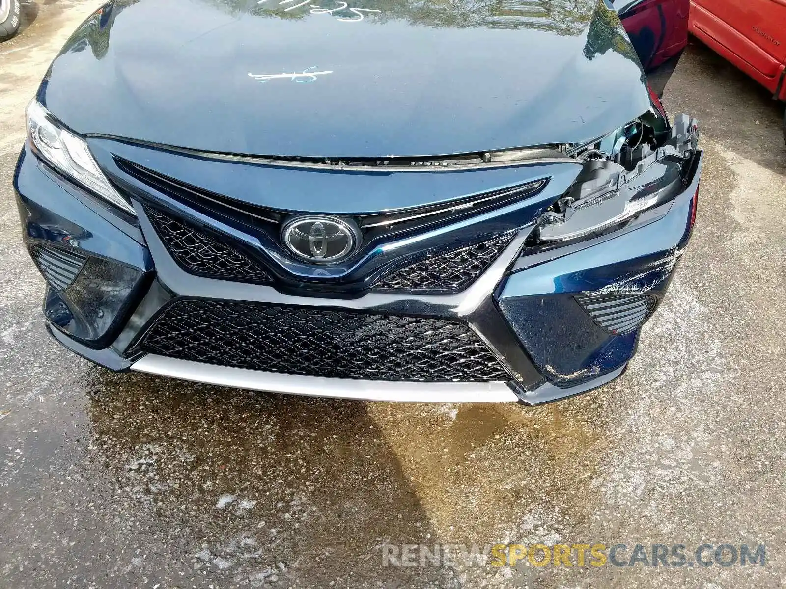 9 Photograph of a damaged car 4T1B61HK0KU744160 TOYOTA CAMRY 2019