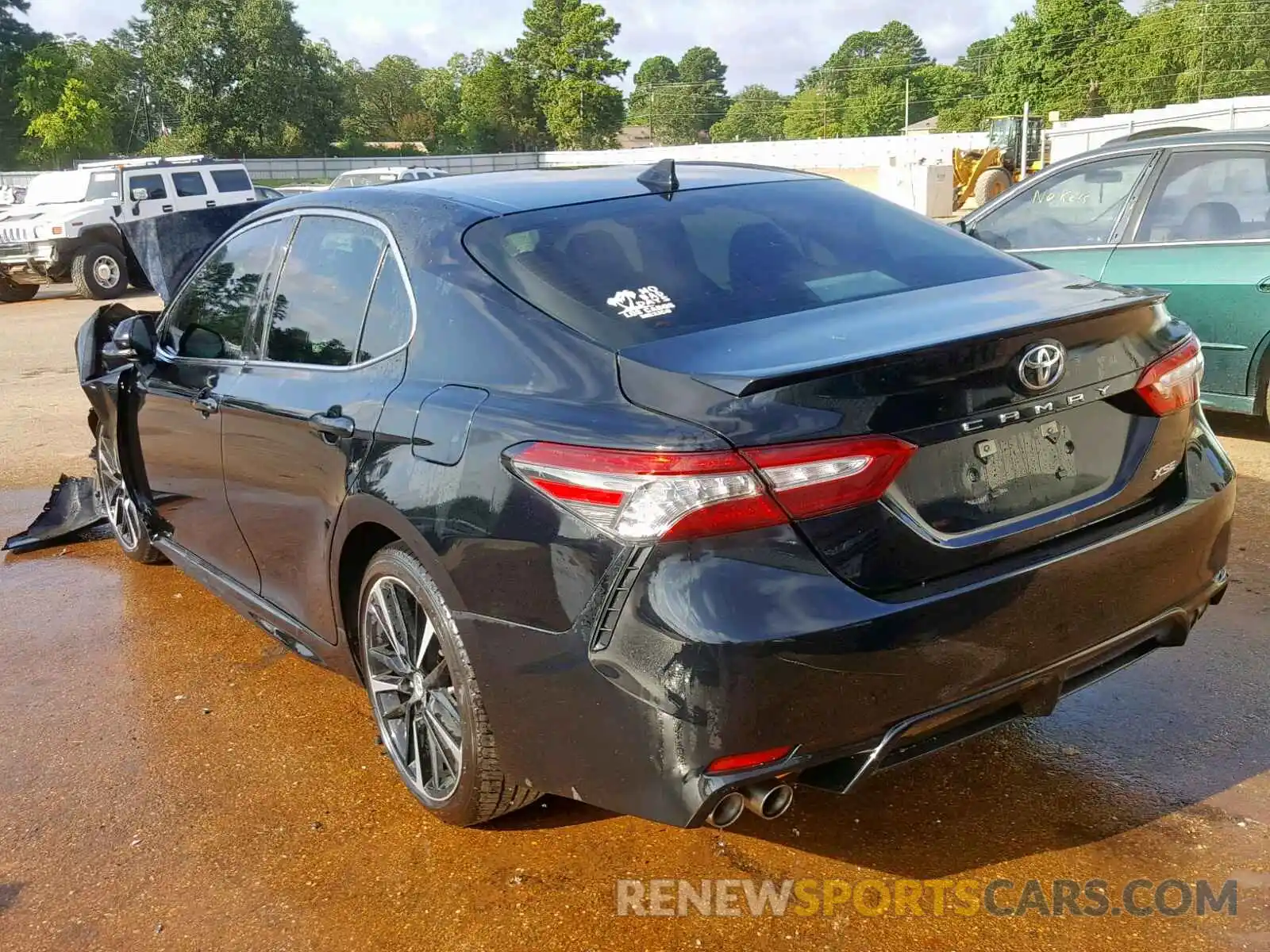 3 Photograph of a damaged car 4T1B61HK0KU746961 TOYOTA CAMRY 2019