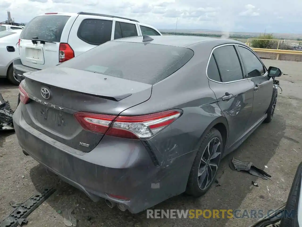 4 Photograph of a damaged car 4T1B61HK0KU748340 TOYOTA CAMRY 2019