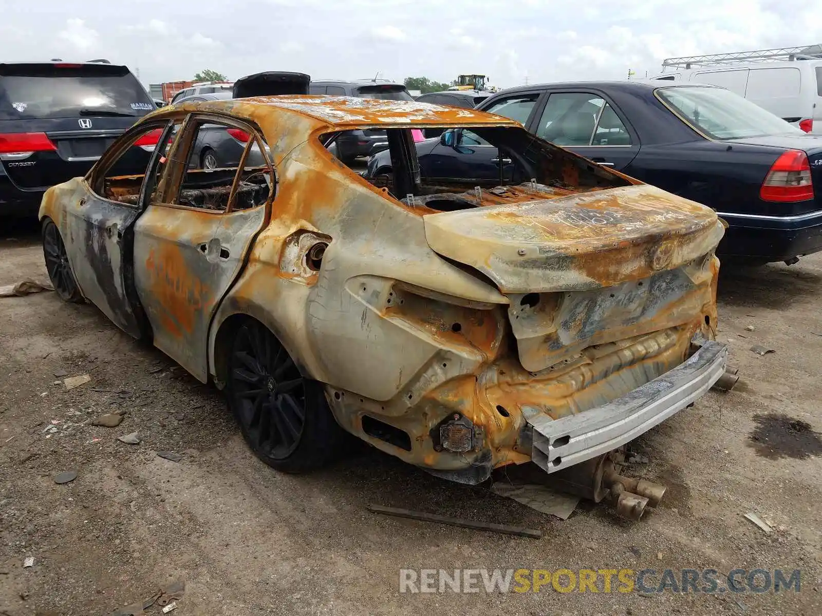 3 Photograph of a damaged car 4T1B61HK0KU755739 TOYOTA CAMRY 2019